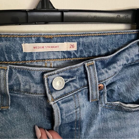 Levi’s Wedgie Straight Button Fly Distressed Jeans in Tango- Size 26 - Picture 4 of 6